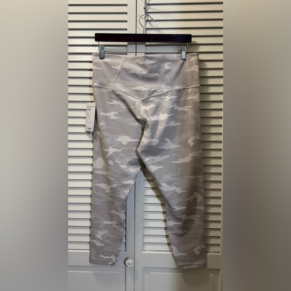 Athleta Elation Camo 7/8 Tight - Picture 4 of 9